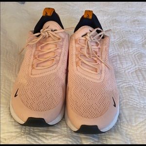 Nike women’s air max 270